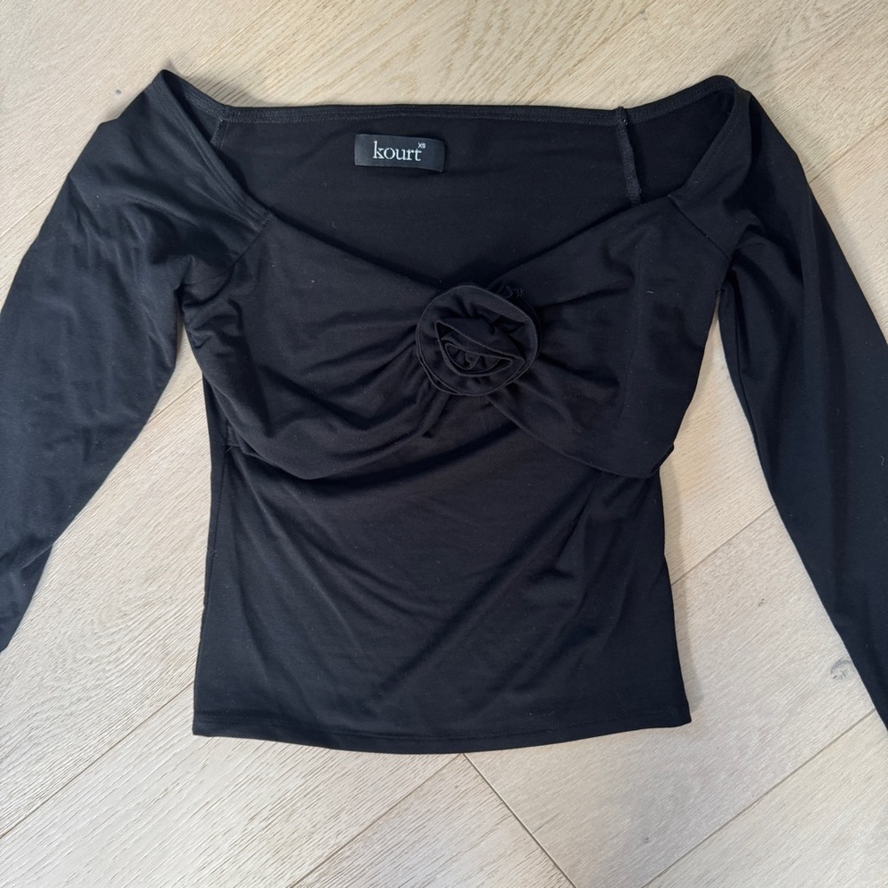 Few Moda Black Off-Shoulder Top with Rosette - Picture 4 of 5